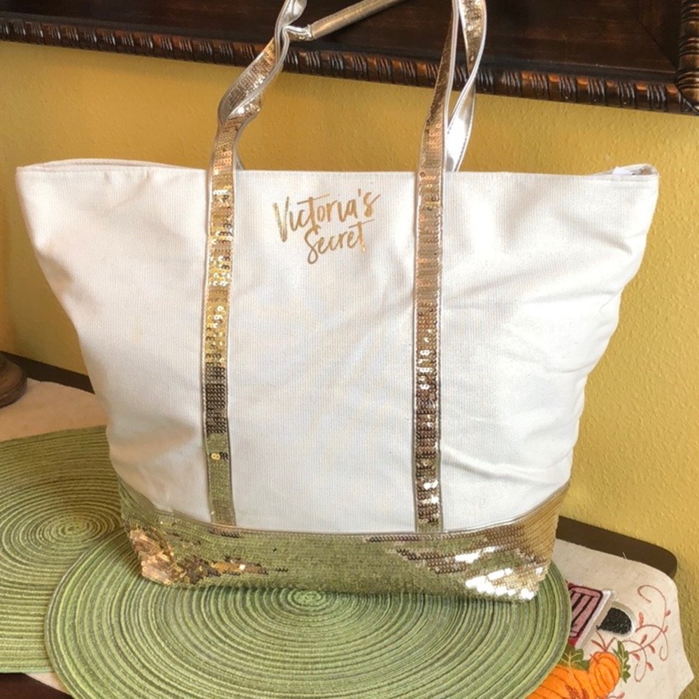 Victoria’s Secret Beige Canvas Tote 👜